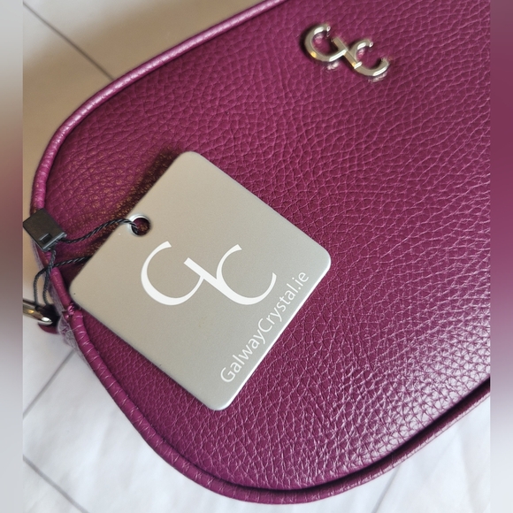 NWT crossbody bag in mulberry - Picture 5 of 6